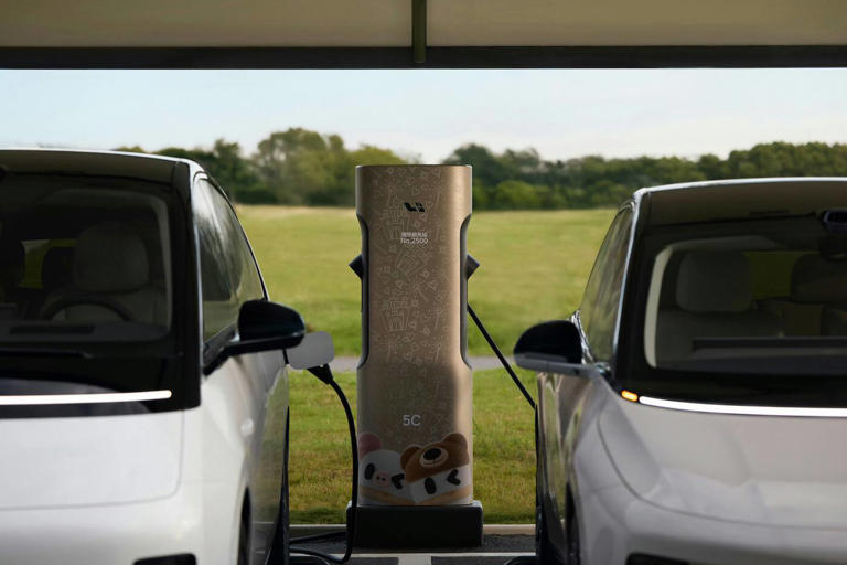 全新理想i8即将来袭，配双电机+四驱，充电10分钟，续航增加500km