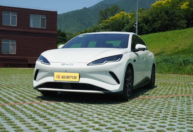 比亚迪海豹06EV一台非常全面的中型纯电轿跑