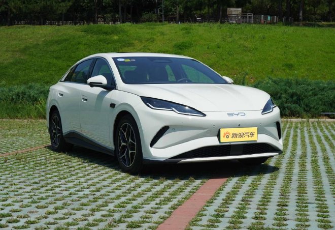 比亚迪海豹06EV一台非常全面的中型纯电轿跑