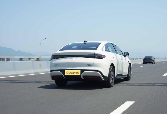 比亚迪海豹06EV一台非常全面的中型纯电轿跑