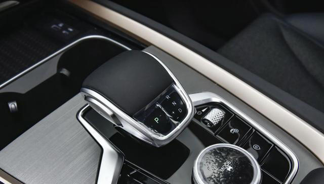 真要排队买奇瑞了！大空间SUV才5万，油耗低配置高，比电车更划算