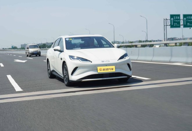 比亚迪海豹06EV一台非常全面的中型纯电轿跑