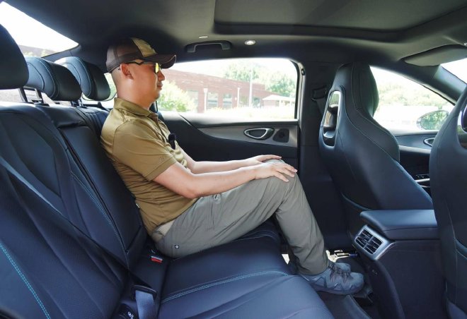 比亚迪海豹06EV一台非常全面的中型纯电轿跑