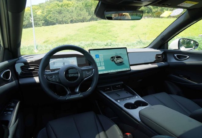 比亚迪海豹06EV一台非常全面的中型纯电轿跑