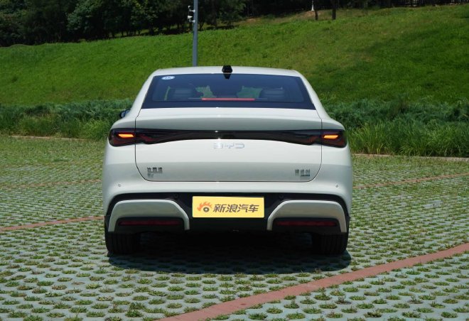 比亚迪海豹06EV一台非常全面的中型纯电轿跑