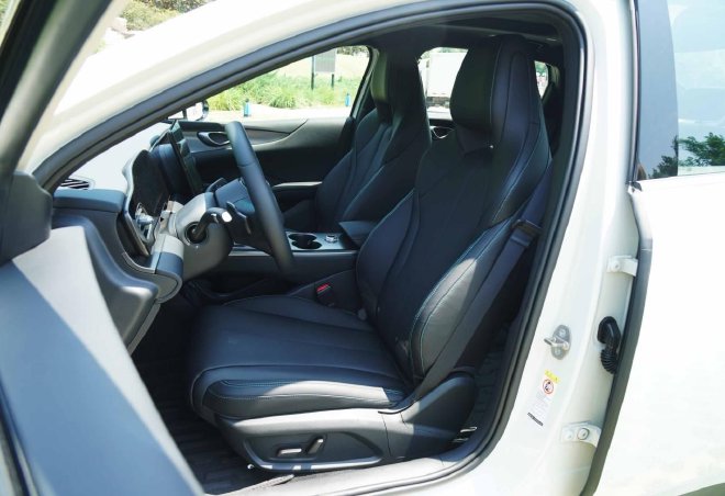 比亚迪海豹06EV一台非常全面的中型纯电轿跑