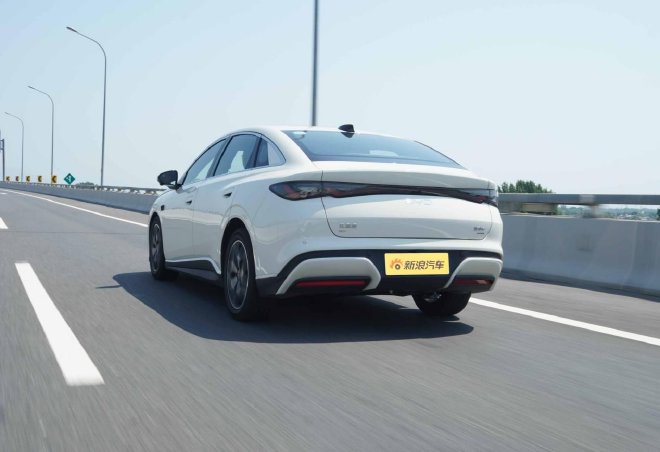 比亚迪海豹06EV一台非常全面的中型纯电轿跑