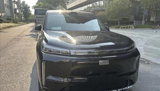 银河M9实车亮相！机械门把手+双腔空悬，续航超1500km，要卖爆？