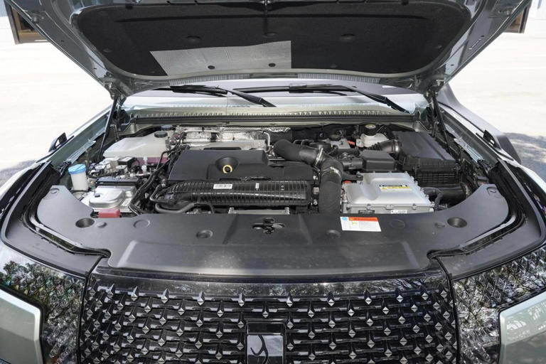 比亚迪“王炸”车型！5.3米全尺寸SUV，配3激光雷达+四电机，累计销量破10000台，刷新纪录