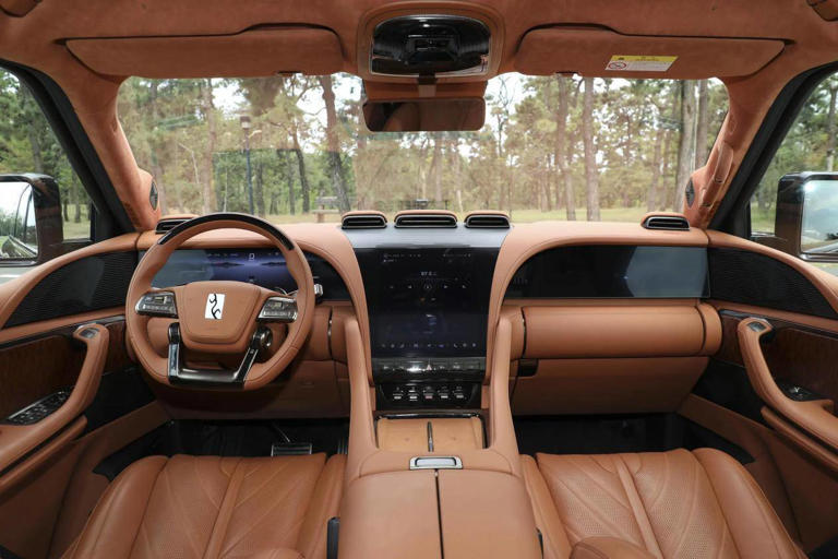 比亚迪“王炸”车型！5.3米全尺寸SUV，配3激光雷达+四电机，累计销量破10000台，刷新纪录