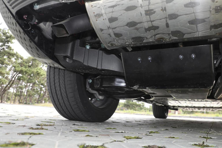 比亚迪“王炸”车型！5.3米全尺寸SUV，配3激光雷达+四电机，累计销量破10000台，刷新纪录