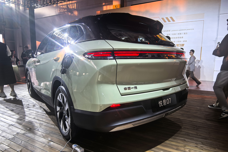 9.98万起售，挑战两千公里长续航，一汽奔腾悦意07够强吗？