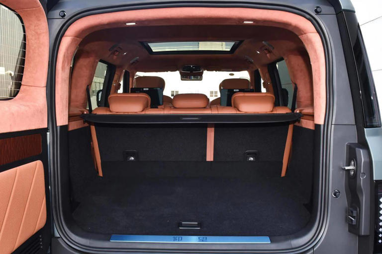 比亚迪“王炸”车型！5.3米全尺寸SUV，配3激光雷达+四电机，累计销量破10000台，刷新纪录