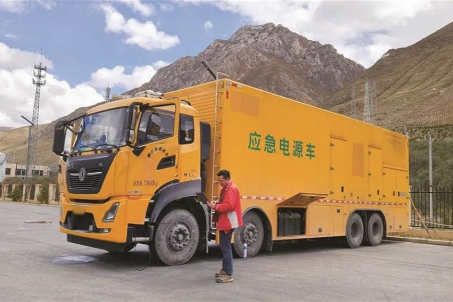 东风商用车助力重大工程建设“加速跑”