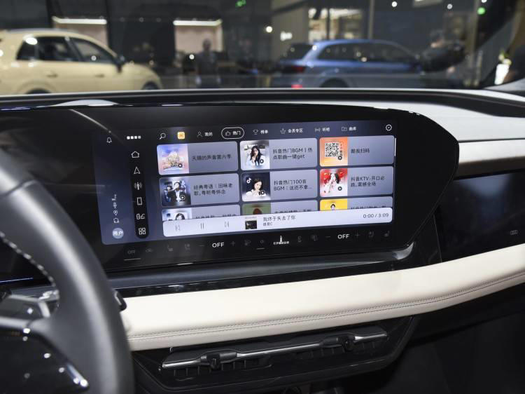 奥迪Q6Le-tron开启预售，最能打的传统豪华品牌电车这就来了？