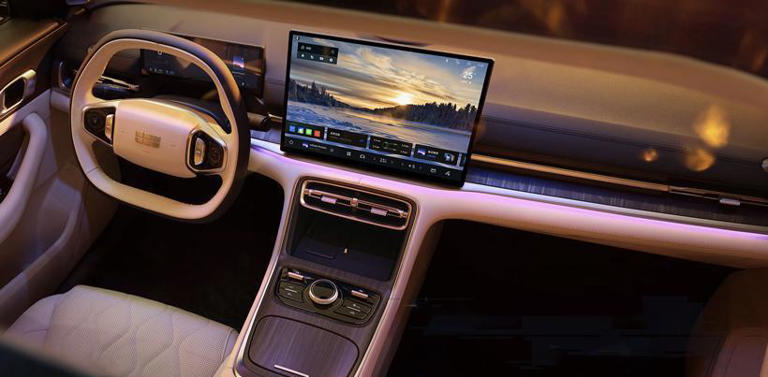 吉利银河A7现身，车长超4米9，油耗“2字头”，综合续航超2100km