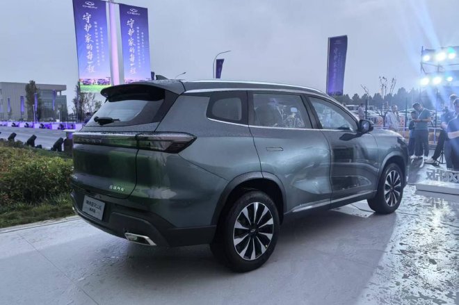 限时价10.69万元起瑞虎8家族双车上市