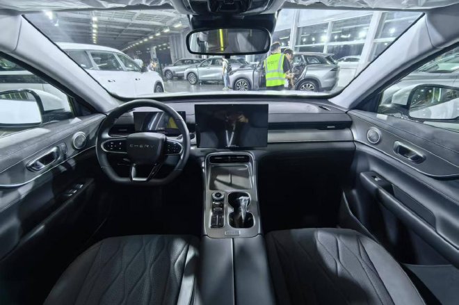 限时价10.69万元起瑞虎8家族双车上市