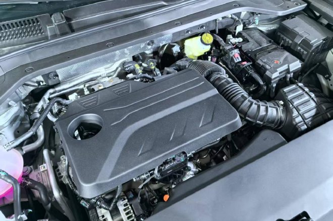 限时价10.69万元起瑞虎8家族双车上市