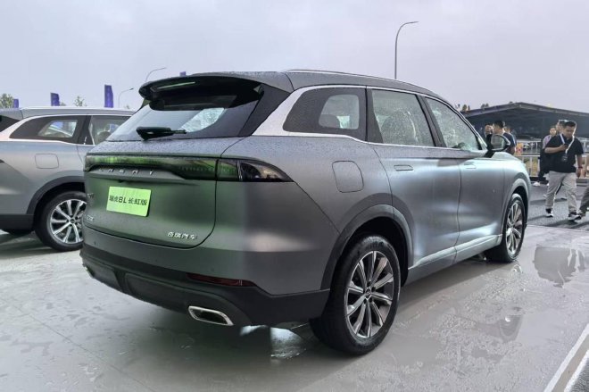 限时价10.69万元起瑞虎8家族双车上市