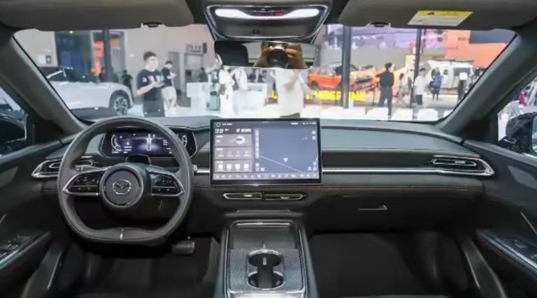 马自达这次真“掀桌子”了！B级车跌破10万，油耗1.3L还能跑1301km