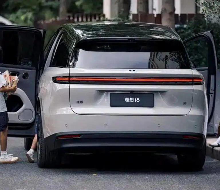 理想宣布，新款理想i8将上市，售价可能30万左右，能否增加销量？