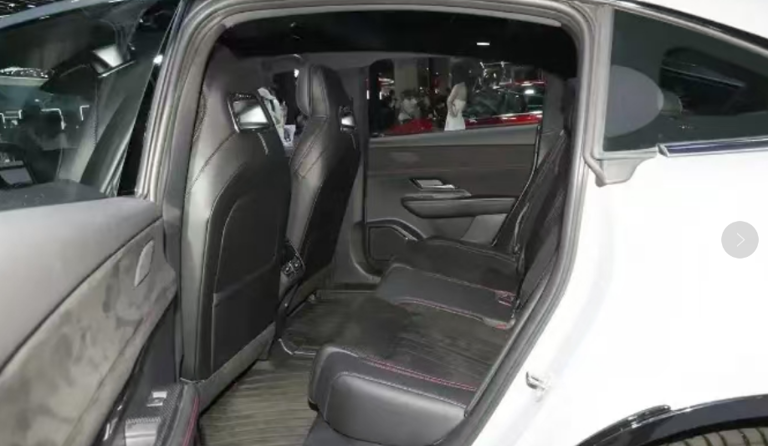 马自达这次真“掀桌子”了！B级车跌破10万，油耗1.3L还能跑1301km