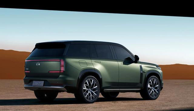 国产版“路虎”来袭，17.58万，续航超1150公里，定位中大型SUV！