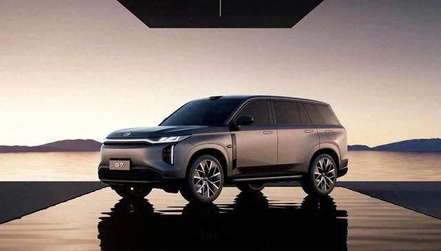 国产版“路虎”来袭，17.58万，续航超1150公里，定位中大型SUV！