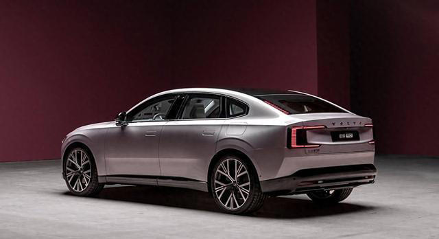 沃尔沃全新纯电C级车来了！颜值不输小米SU7，续航700km，能成？