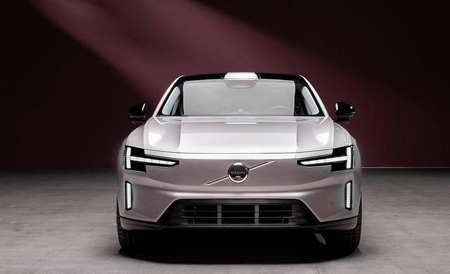 沃尔沃全新纯电C级车来了！颜值不输小米SU7，续航700km，能成？