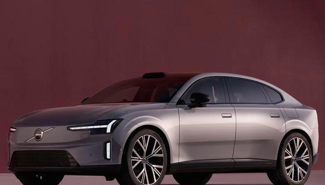 沃尔沃全新纯电C级车来了！颜值不输小米SU7，续航700km，能成？