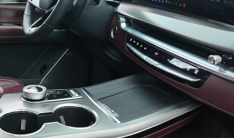 沃尔沃XC60对比凯迪拉克全新XT5：谁才是豪华中型SUV的价值之选？