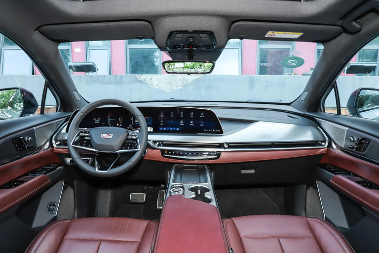 沃尔沃XC60对比凯迪拉克全新XT5：谁才是豪华中型SUV的价值之选？