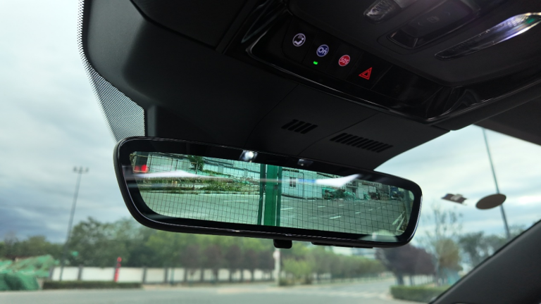 沃尔沃XC60对比凯迪拉克全新XT5：谁才是豪华中型SUV的价值之选？