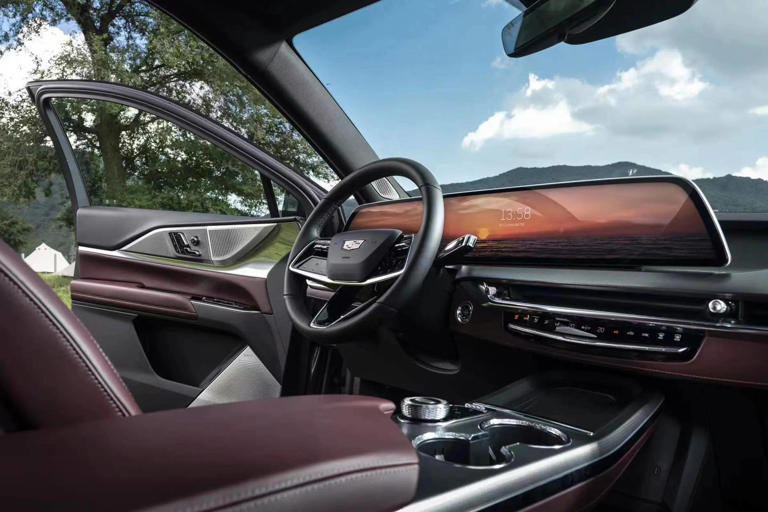 沃尔沃XC60对比凯迪拉克全新XT5：谁才是豪华中型SUV的价值之选？