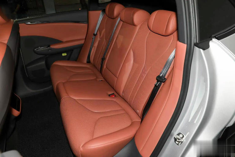 实拍小鹏G7，全系800V+5C超充，仅19.58万起