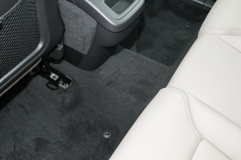 沃尔沃XC60对比凯迪拉克全新XT5：谁才是豪华中型SUV的价值之选？