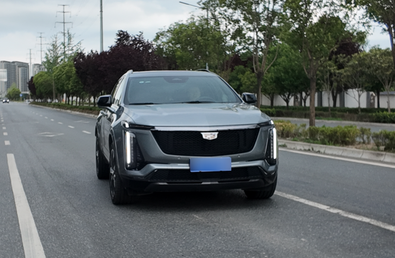 沃尔沃XC60对比凯迪拉克全新XT5：谁才是豪华中型SUV的价值之选？