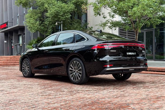 吉利银河A7开启预售预售价10.38万起