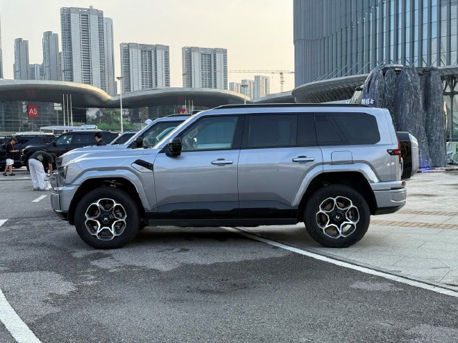 猛士M817开启预售预售价32.99万起