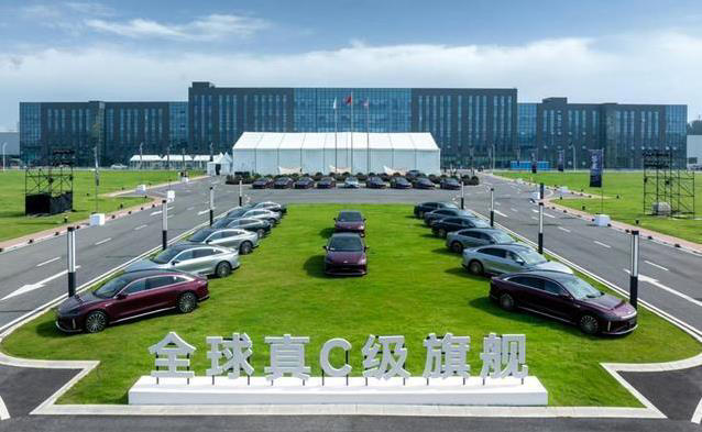 奇瑞15.99万豪车对标迈巴赫，订单破5万，谁还敢说中国车不行？