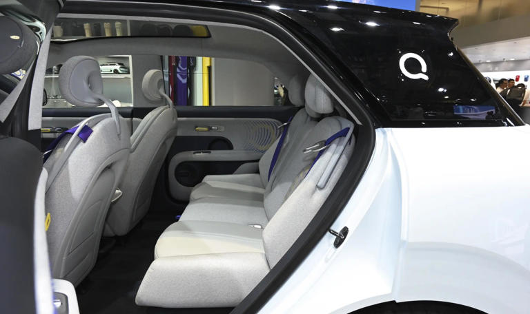 这下要排队买了！QQ正式回归，车标别出心裁，价格会很低！