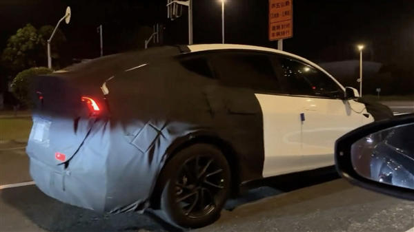 特斯拉ModelYL加长版曝光，35万级六座纯电SUV来袭