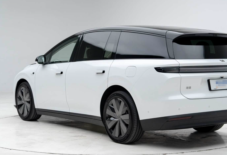 预售价35万起，静态体验理想i8，选它还是悬乐道L90？