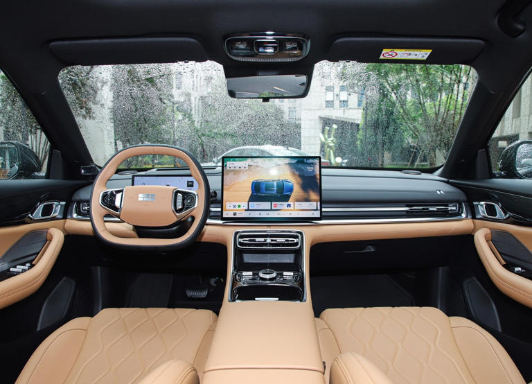 国产插混版“帕萨特”预售，不足10万起，车长近5米配辅助驾驶