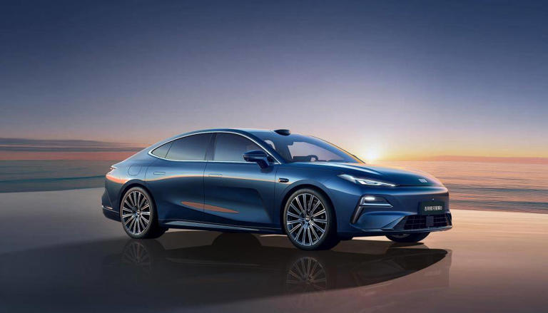 四款自主旗舰轿车导购,续航智驾全面对比,风云A9L还是比亚迪汉? 四款自主旗舰轿车导购,续航智驾全面对比,风云A9L还是比亚迪汉?