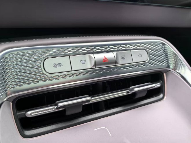 彰显豪华与尊贵抢先静态体验荣威M7DMH