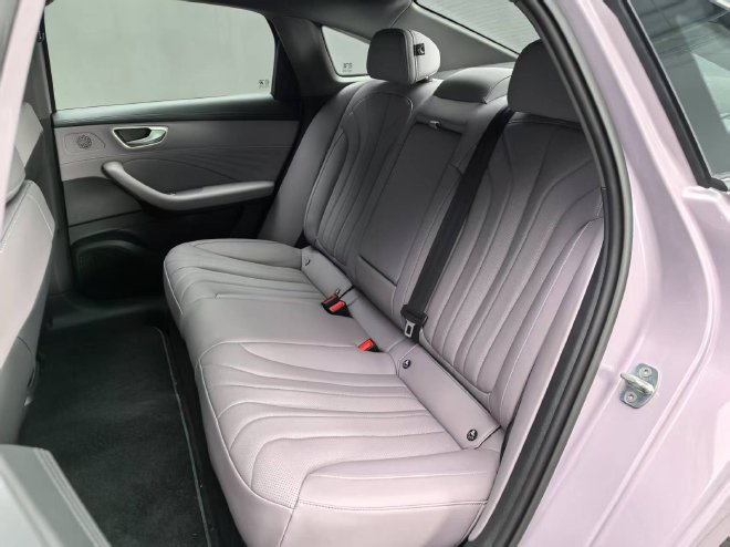 彰显豪华与尊贵抢先静态体验荣威M7DMH