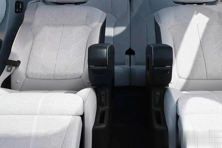 吉利全新大型SUV登场，车长超5.2米最大功率1030kW